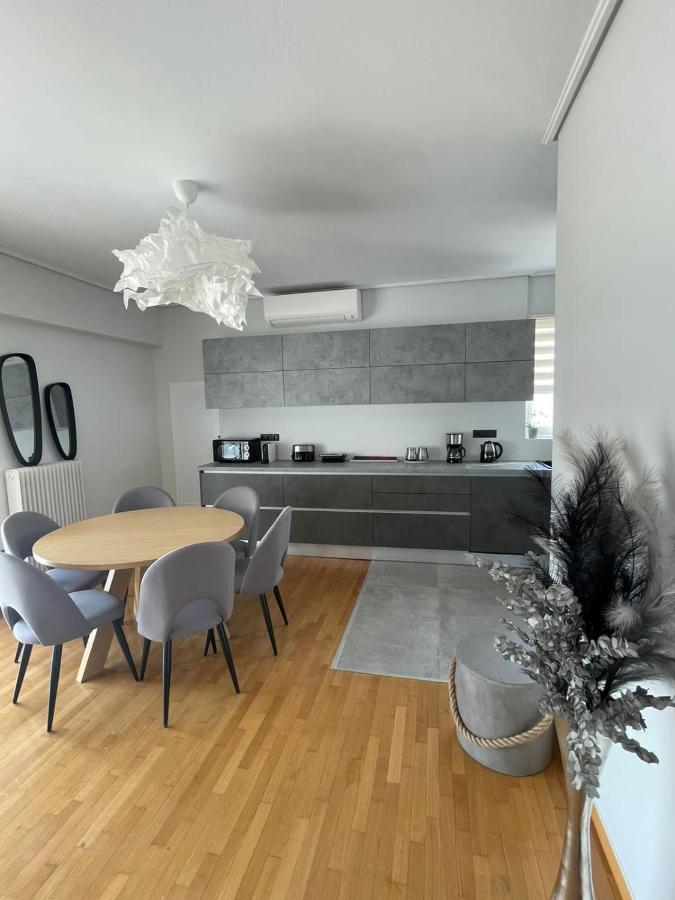 Sunny Contemporary Art Penthouse Apartment *