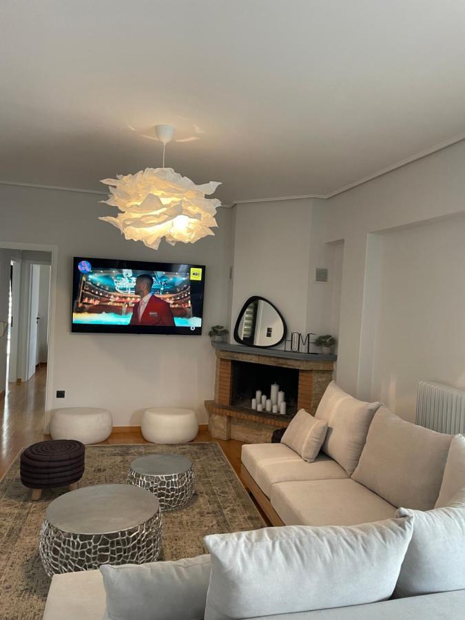 Sunny Contemporary Art Penthouse Apartment *